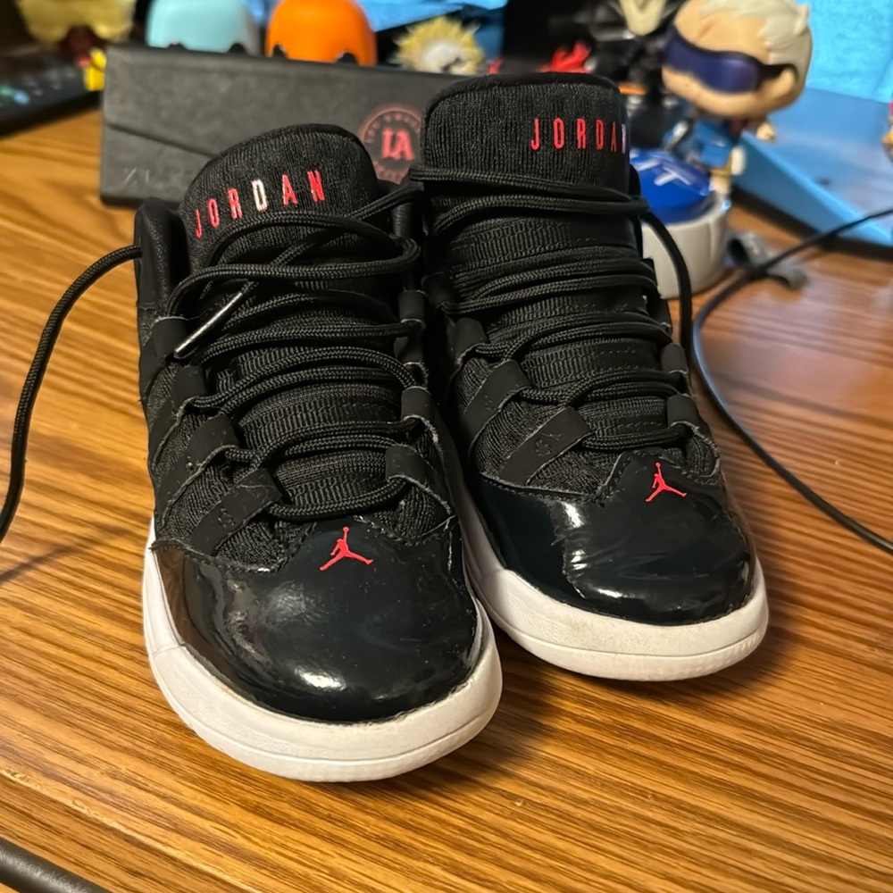 Nike Air Jordan Max Aura (TD) AQ9215-006 Black & Red Sz 9C